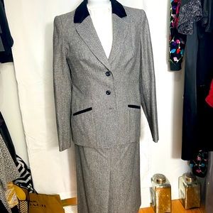 70s Vintage Houndstooth 2 Piece Suit with Black Velvet Lapels